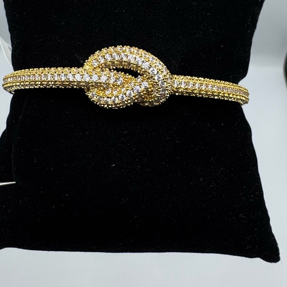 18k 3ct Knot Bangle - Picture 6 of 10